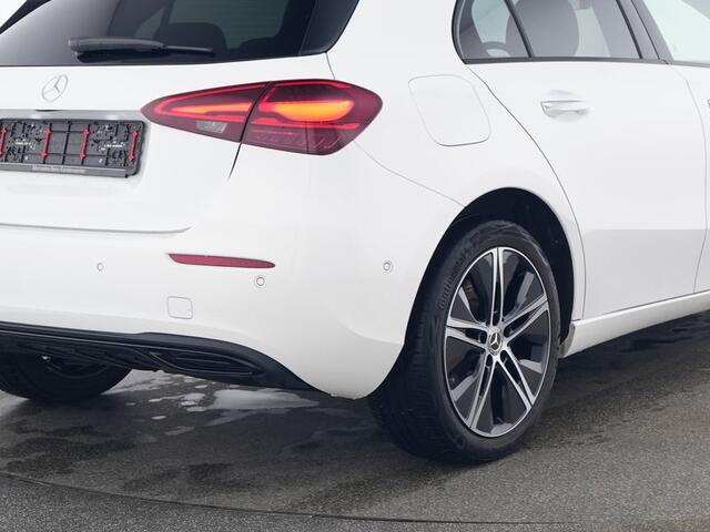 Mercedes-Benz A-KLASSE 250 e Plug-In Hybride | Panorama Schuif-Kanteldak | Night Pakket | 11 kW Laden | Stuur en Stoelverwarming | Inclusief 24 maanden MB Certified garantie voor Europa.