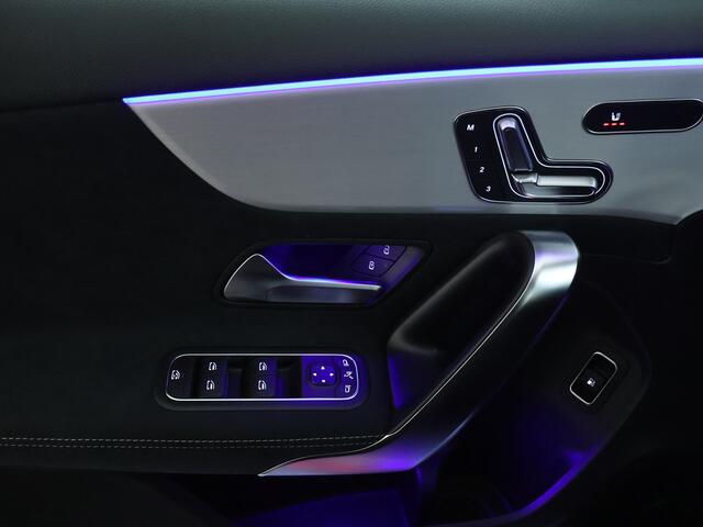 Mercedes-Benz A-KLASSE 250 e Business Solution AMG | Trekhaak | Nightpakket | Premium Plus pakket | Parkeerpakket met 360°-camera | Dodehoekassistent | KEYLESS GO-comfortpakket | Extra USB-poorten | Spiegelpakket | Head-up display |