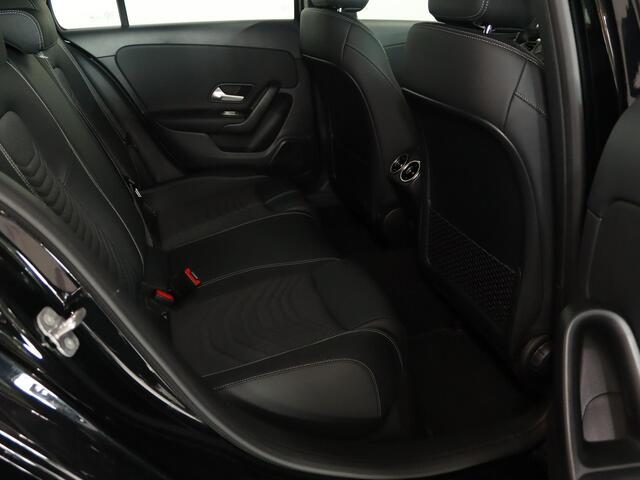 Mercedes-Benz A-KLASSE 180 Star Edition 2x groot scherm | Stoelverw. | Led verlichting | achteruitrij camera | Spiegelpakket