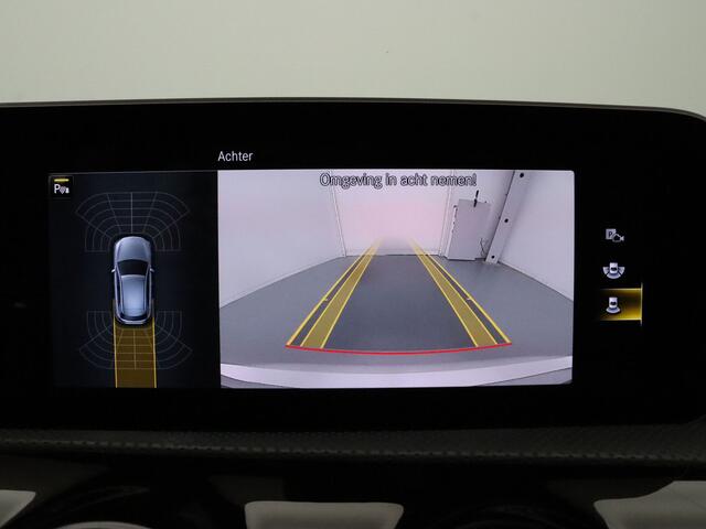 Mercedes-Benz A-KLASSE 180 Business Solution AMG Camera | Cruise | Navi | Parkeersens. v+a | Panoramadak