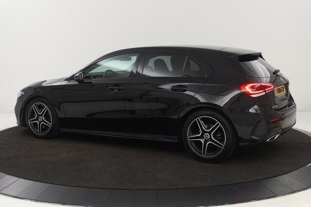 Mercedes-Benz A-KLASSE 180 Business Solution AMG | Stoelverwarming | Carplay | Camera | Sfeerverlichting | Navigatie | Full LED | Leder/Alcantara | Widescreen