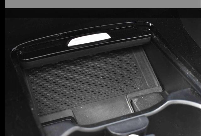 Mercedes-Benz A-KLASSE 250 e Business Solution AMG Limited l Panoramaschuifdak l DISTRONIC PLUS l Trekhaak l l Memory stoelen l 360 camera l Sfeerverlichting l Apple CarPlay l Leder l Stoelverwarming l Widescreen l Sfeerverlichting l Airco l LED l Keyless GO l