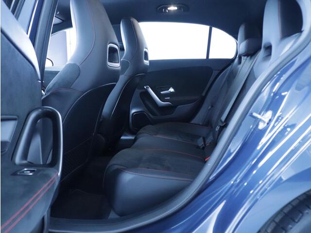 Mercedes-Benz A-KLASSE 180 Business Solution AMG Clima/Navi/Stoelverwarming