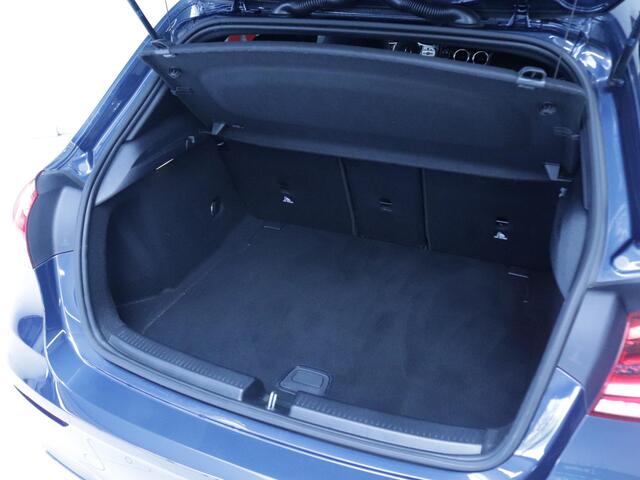 Mercedes-Benz A-KLASSE 180 Business Solution AMG Clima/Navi/Stoelverwarming