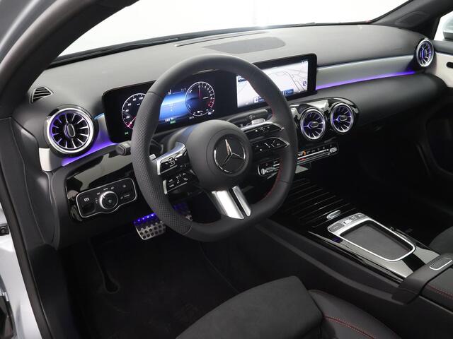 Mercedes-Benz A-KLASSE Limousine 250 e Business Solution AMG Line | Panorama-dak | Smartphone integratie | MULTIBEAM | Keyless access & start |