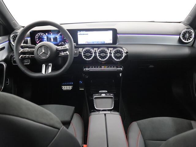 Mercedes-Benz A-KLASSE Limousine 250 e Business Solution AMG Line | Panorama-dak | Smartphone integratie | MULTIBEAM | Keyless access & start |