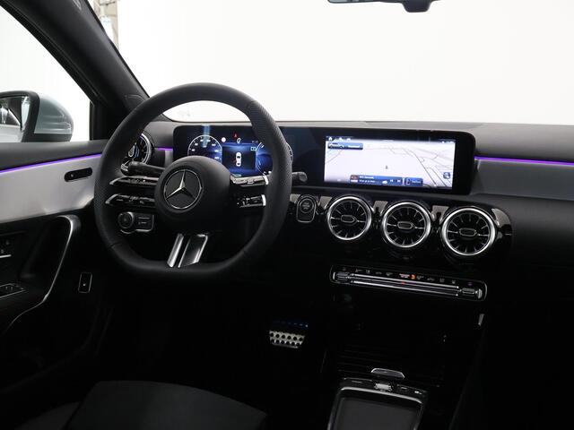 Mercedes-Benz A-KLASSE Limousine 250 e Business Solution AMG Line | Panorama-dak | Smartphone integratie | MULTIBEAM | Keyless access & start |