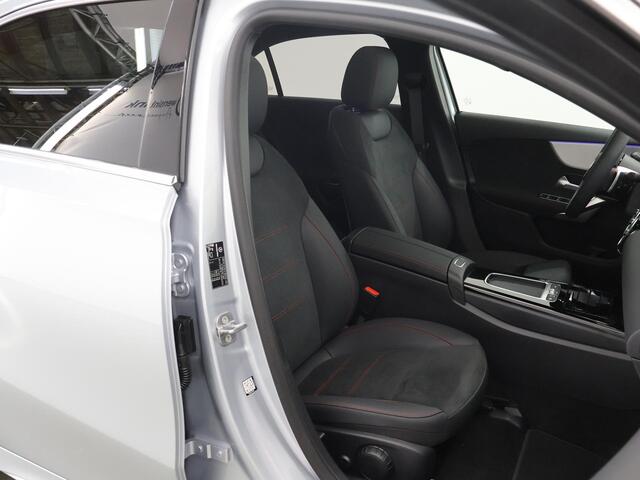 Mercedes-Benz A-KLASSE Limousine 250 e Business Solution AMG Line | Panorama-dak | Smartphone integratie | MULTIBEAM | Keyless access & start |
