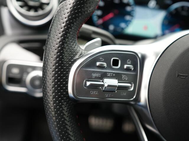 Mercedes-Benz A-KLASSE 250 e AMG Plug In Hybrid PHEV | Sfeerverlichting | Carplay | Alcantara Sportstoelen Verwarmd | Camera | Sportstuur |