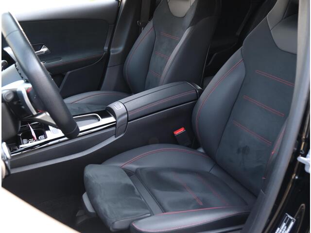 Mercedes-Benz A-KLASSE 200 AMG Line 174PK | Alcantara | SFEERVERLICHTING | Distronic | Camera | Volledig LED | Keyless | Stoelverwarming | Navigatie | Privacy Glass |