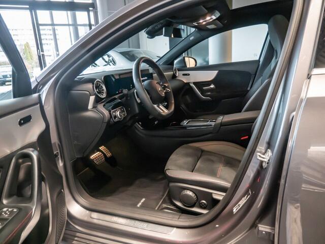Mercedes-Benz A-KLASSE 250 e AMG ** MULTIBEAM LED, MBUX+, PANORAMA, CAMERA, WINTER ** 1e EIG - Ex MB-AG - JUNGE STERNE ** ** INFORMEER OOK NAAR ONZE AANTREKKELIJKE FINANCIAL-LEASE TARIEVEN **