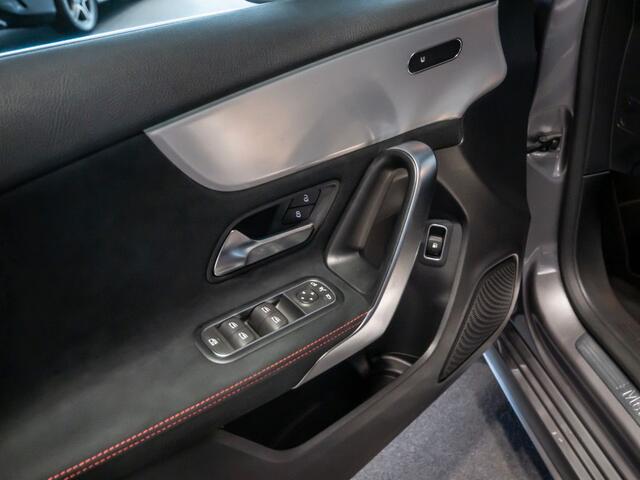 Mercedes-Benz A-KLASSE 250 e AMG ** MULTIBEAM LED, MBUX+, PANORAMA, CAMERA, WINTER ** 1e EIG - Ex MB-AG - JUNGE STERNE ** ** INFORMEER OOK NAAR ONZE AANTREKKELIJKE FINANCIAL-LEASE TARIEVEN **