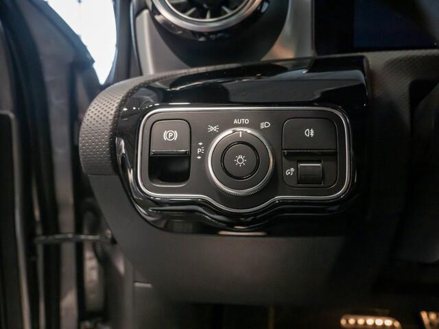 Mercedes-Benz A-KLASSE 250 e AMG ** MULTIBEAM LED, MBUX+, PANORAMA, CAMERA, WINTER ** 1e EIG - Ex MB-AG - JUNGE STERNE ** ** INFORMEER OOK NAAR ONZE AANTREKKELIJKE FINANCIAL-LEASE TARIEVEN **