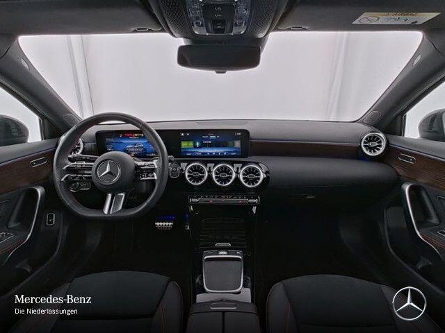 Mercedes-Benz A-KLASSE 250 e AMG ** MULTIBEAM LED, MBUX+, PANORAMA, CAMERA, WINTER ** 1e EIG - Ex MB-AG - JUNGE STERNE ** ** INFORMEER OOK NAAR ONZE AANTREKKELIJKE FINANCIAL-LEASE TARIEVEN **