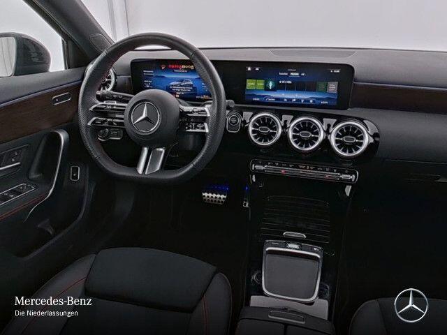 Mercedes-Benz A-KLASSE 250 e AMG ** MULTIBEAM LED, MBUX+, PANORAMA, CAMERA, WINTER ** 1e EIG - Ex MB-AG - JUNGE STERNE ** ** INFORMEER OOK NAAR ONZE AANTREKKELIJKE FINANCIAL-LEASE TARIEVEN **