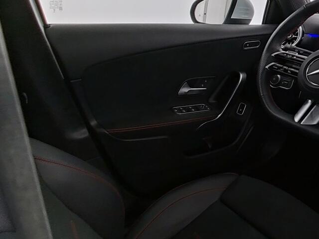 Mercedes-Benz A-KLASSE 250 e AMG ** MULTIBEAM LED, MBUX+, PANORAMA, CAMERA, WINTER ** 1e EIG - Ex MB-AG - JUNGE STERNE ** ** INFORMEER OOK NAAR ONZE AANTREKKELIJKE FINANCIAL-LEASE TARIEVEN **