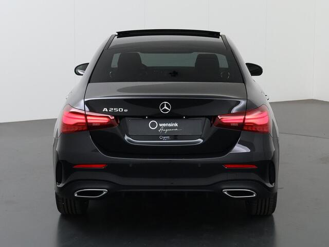 Mercedes-Benz A-KLASSE 250e Limousine AMG Line | Keyless go | Panoramaschuifdak | Sfeerverlichting | Stoelverwarming |