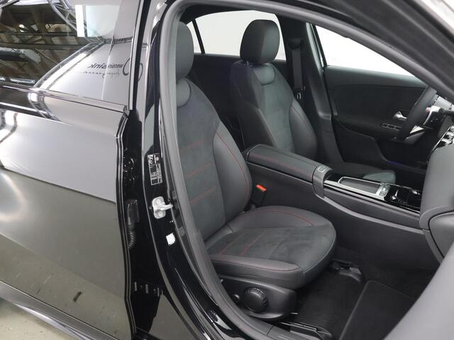 Mercedes-Benz A-KLASSE 250e Limousine AMG Line | Keyless go | Panoramaschuifdak | Sfeerverlichting | Stoelverwarming |