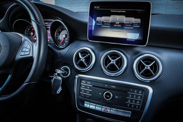 Mercedes-Benz A-KLASSE 180 Ambition /Navi/CruiseControl/Stoelverw.