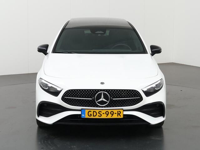 Mercedes-Benz A-KLASSE 250 e Star Edition AMG NIGHT | Panoramadak | Sfeerverlichting | Keyless Entry | MultiBEAM LED | Stoelverwarming | Dodehoekassistent |