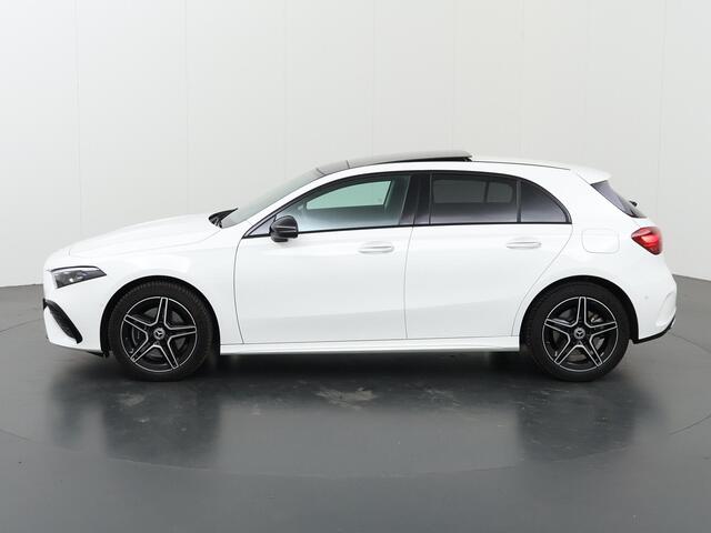 Mercedes-Benz A-KLASSE 250 e Star Edition AMG NIGHT | Panoramadak | Sfeerverlichting | Keyless Entry | MultiBEAM LED | Stoelverwarming | Dodehoekassistent |
