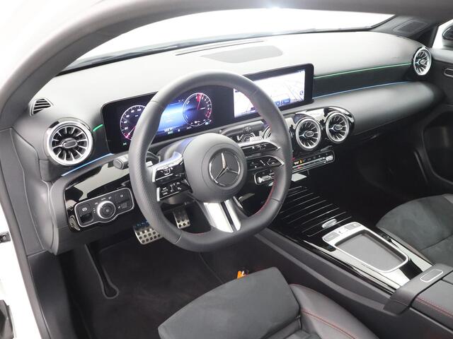 Mercedes-Benz A-KLASSE 250 e Star Edition AMG NIGHT | Panoramadak | Sfeerverlichting | Keyless Entry | MultiBEAM LED | Stoelverwarming | Dodehoekassistent |