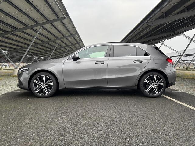 Mercedes-Benz A-KLASSE 250 e Star Edition Luxury Line | Panoramadak | Sfeerverlichting | Stoelverwarming | Parkeercamera |