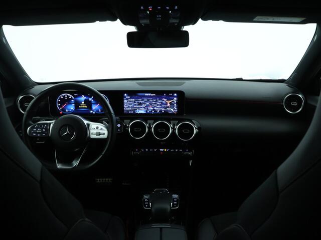 Mercedes-Benz A-KLASSE 200 Business Solution AMG | Apple CarPlay/Android Auto | Stoelverwarming | Achteruitrijcamera Inclusief 24 maanden MB Certified garantie voor Europa.