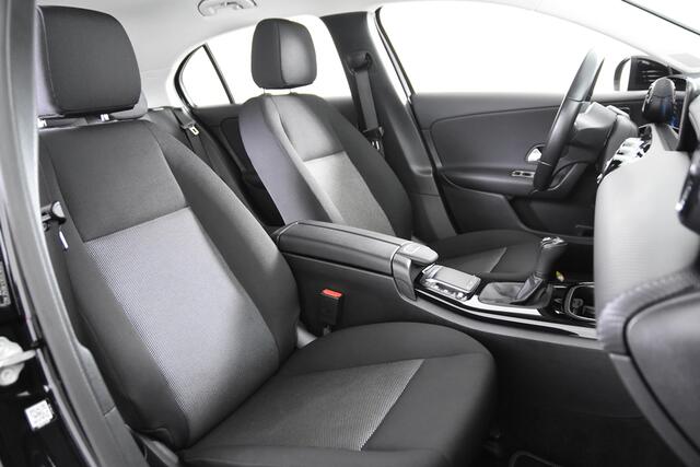 Mercedes-Benz A-KLASSE 180 Business Solution *1ste Eigenaar*Navigatie*Camera*Stoelverwarming*