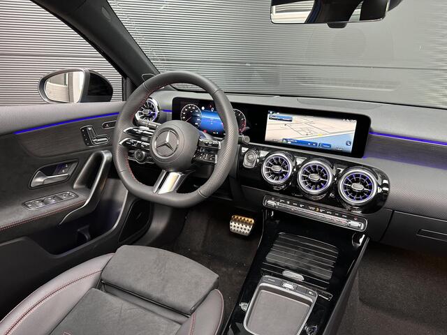 Mercedes-Benz A-KLASSE 200 | Panoramadak | Burmester Sound | Premium PLUS | Nightpakket | Memorystoelen verwarmd | Head-up display | Sfeerverlichting | Apple & Android Carplay