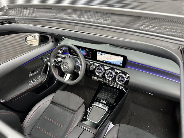 Mercedes-Benz A-KLASSE 200 | Panoramadak | Burmester Sound | Premium PLUS | Nightpakket | Memorystoelen verwarmd | Head-up display | Sfeerverlichting | Apple & Android Carplay