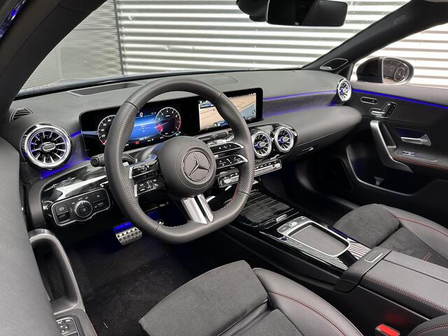 Mercedes-Benz A-KLASSE 200 | Panoramadak | Burmester Sound | Premium PLUS | Nightpakket | Memorystoelen verwarmd | Head-up display | Sfeerverlichting | Apple & Android Carplay