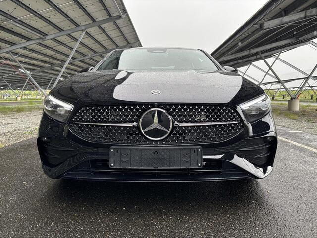 Mercedes-Benz A-KLASSE 250 e Business Solution AMG | Night | Panoramadak | 360 camera | Sfeerverlichting | Stoelverwarming |