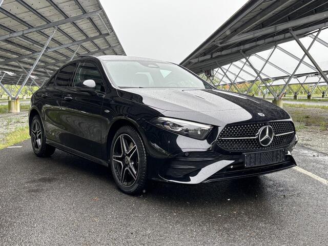 Mercedes-Benz A-KLASSE 250 e Business Solution AMG | Night | Panoramadak | 360 camera | Sfeerverlichting | Stoelverwarming |