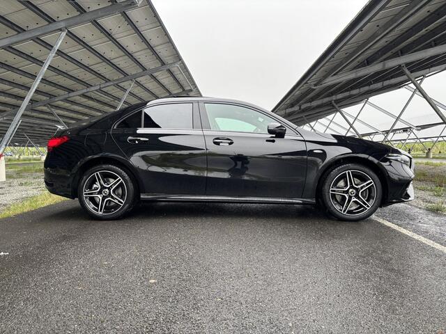 Mercedes-Benz A-KLASSE 250 e Business Solution AMG | Night | Panoramadak | 360 camera | Sfeerverlichting | Stoelverwarming |