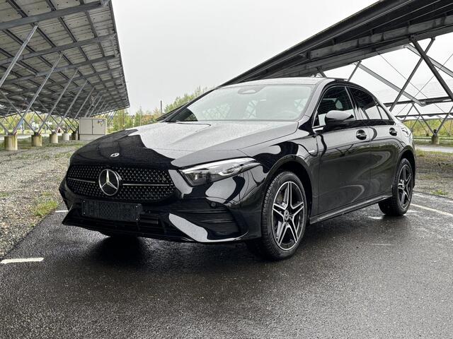 Mercedes-Benz A-KLASSE 250 e Business Solution AMG | Night | Panoramadak | 360 camera | Sfeerverlichting | Stoelverwarming |