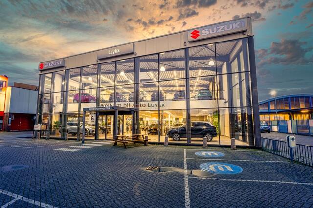 Mercedes-Benz A-KLASSE 180 Business Solution Automaat 2e PAASDAG OPEN! | Navigatie | Digitaal Dashboard | Stoelverwarming