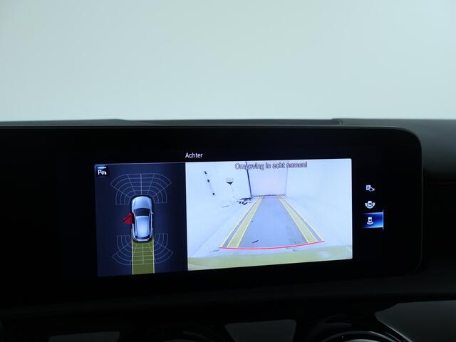 Mercedes-Benz A-KLASSE 180 Business Solution AMG Lichtmetalen velgen | AMG Line | Night Pakket | Panorama Schuif-Kanteldak | Parking support camera achter | navigatie | Inclusief 24 maanden MB Certified garantie voor Europa.