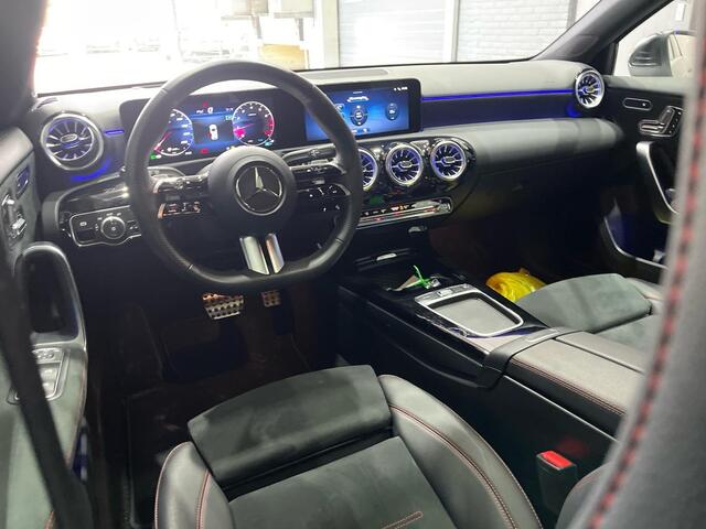 Mercedes-Benz A-KLASSE 200 AMG Line | Panorama/schuifdak | Head-Up | 360° Camera | Midline Sound | Trekhaak