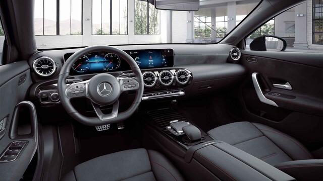 Mercedes-Benz A-KLASSE 180 Business Solution AMG | Panoramadak | Night | Stoelverwarming | Widescreen | Sfeerverlichting |