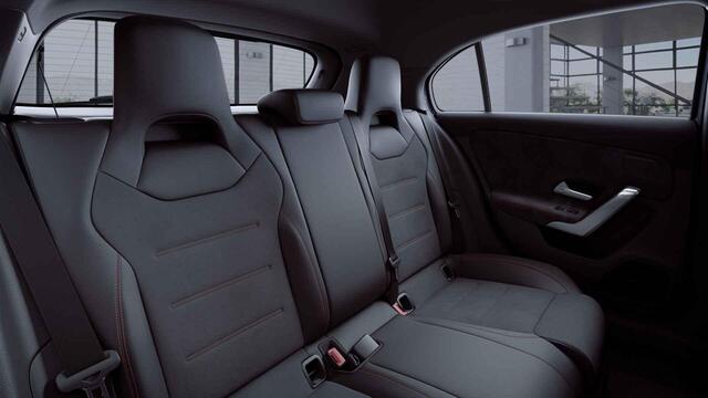 Mercedes-Benz A-KLASSE 180 Business Solution AMG | Panoramadak | Night | Stoelverwarming | Widescreen | Sfeerverlichting |