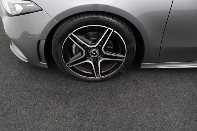 Mercedes-Benz A-KLASSE 180 Aut. 136 PK AMG Night-Pakket Pano-dak Memory Camera