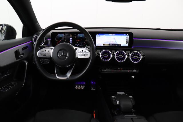 Mercedes-Benz A-KLASSE 180 Aut. 136 PK AMG Night-Pakket Pano-dak Memory Camera