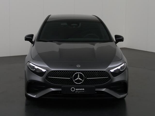 Mercedes-Benz A-KLASSE 180 Business Solution AMG | Panoramadak | Multibeam led | Nightpakket | Sfeerverlichting | Apple carplay / Android auto | 360 graden camera