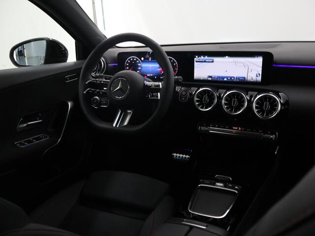 Mercedes-Benz A-KLASSE 180 Business Solution AMG | Panoramadak | Multibeam led | Nightpakket | Sfeerverlichting | Apple carplay / Android auto | 360 graden camera