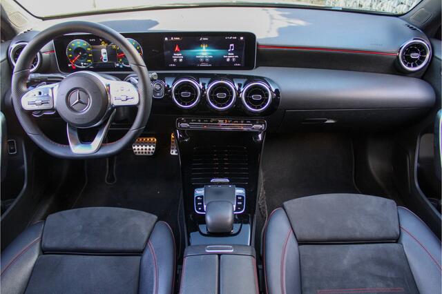 Mercedes-Benz A-KLASSE 200 AMG Night | Pano |