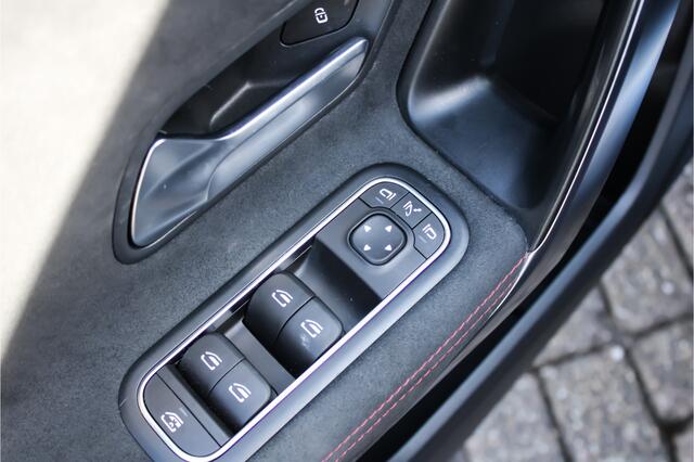 Mercedes-Benz A-KLASSE 200 AMG Night | Pano |