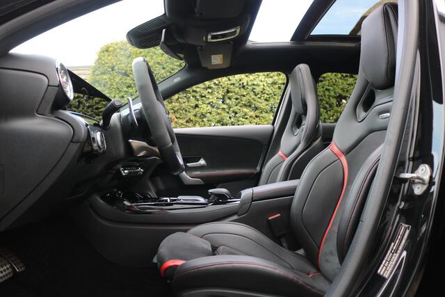 Mercedes-Benz A-KLASSE AMG 35 4MATIC 306PK Performance Pakket (Panodak Performance Sportleder Burmester Camera M-Bux Full-Led 19InchAMG PrivacyGlass)