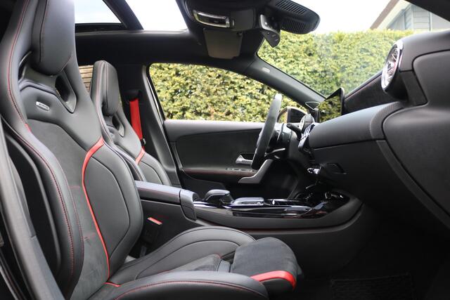 Mercedes-Benz A-KLASSE AMG 35 4MATIC 306PK Performance Pakket (Panodak Performance Sportleder Burmester Camera M-Bux Full-Led 19InchAMG PrivacyGlass)