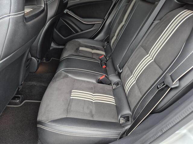 Mercedes-Benz A-KLASSE Camera,Navi,Led verlichting,Cruise control.